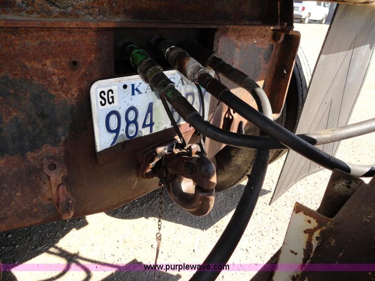 image for item A2421 1992 International 4900 tandem axle dump truck with plow and spreader