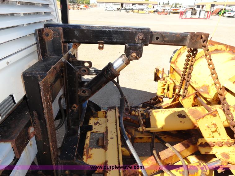 image for item A2421 1992 International 4900 tandem axle dump truck with plow and spreader