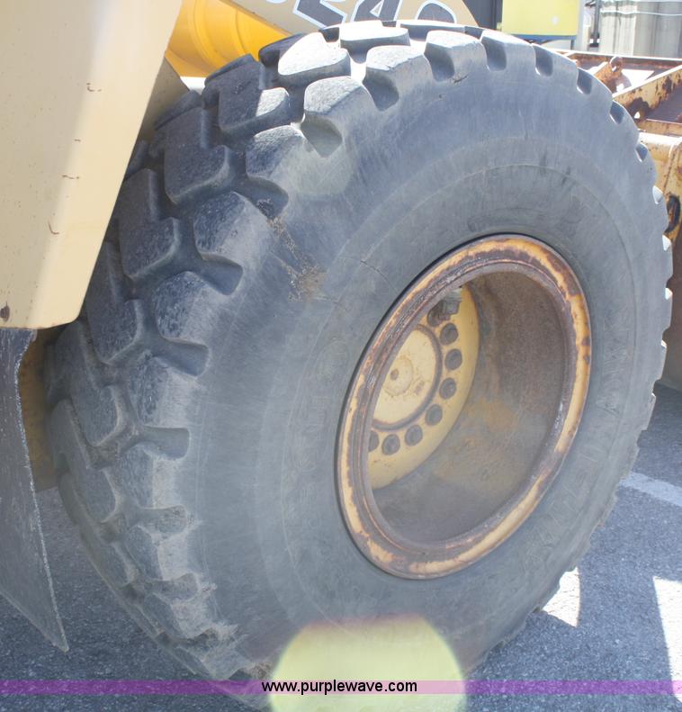 image for item A2427 1994 John Deere 624G wheel loader