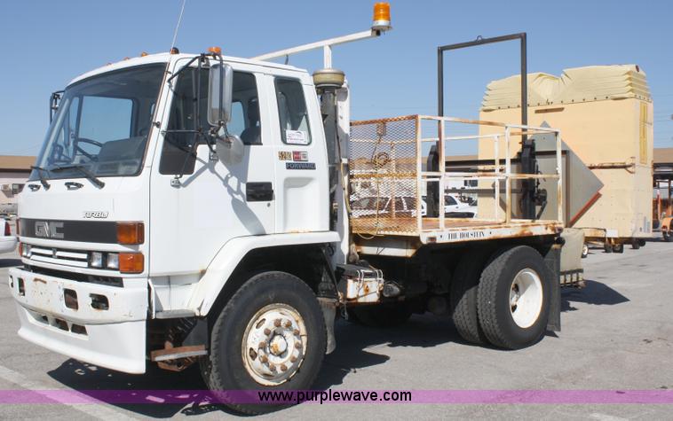 image for item A2445 1991 GMC 7000 lift truck