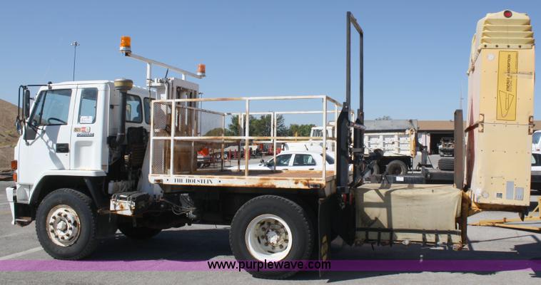 image for item A2445 1991 GMC 7000 lift truck