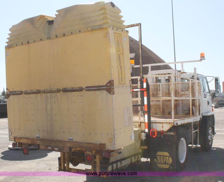 image for item A2445 1991 GMC 7000 lift truck