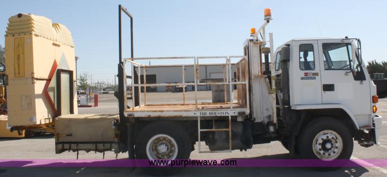 image for item A2445 1991 GMC 7000 lift truck