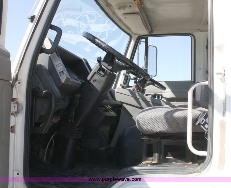 image for item A2445 1991 GMC 7000 lift truck
