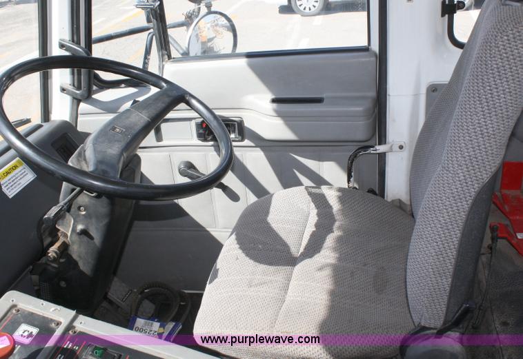 image for item A2445 1991 GMC 7000 lift truck