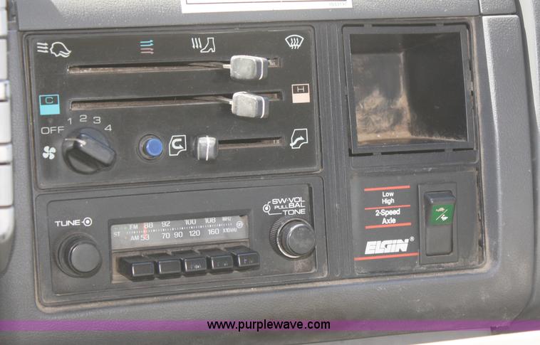 image for item A2445 1991 GMC 7000 lift truck