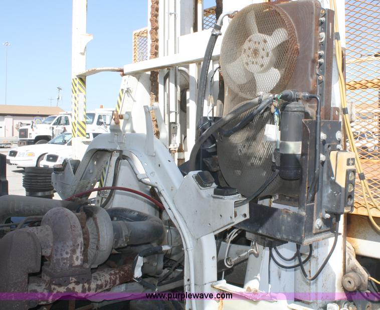 image for item A2445 1991 GMC 7000 lift truck