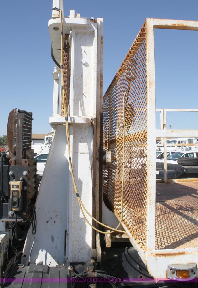 image for item A2445 1991 GMC 7000 lift truck