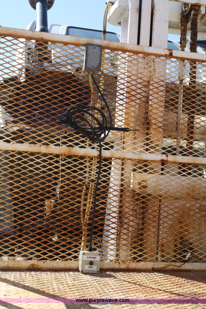 image for item A2445 1991 GMC 7000 lift truck