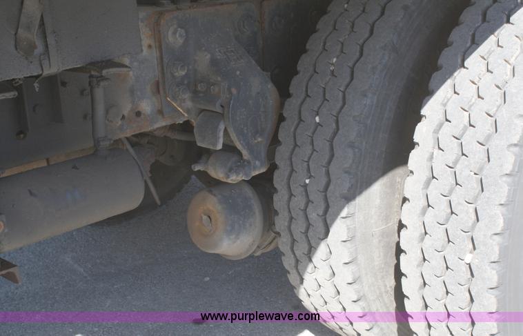 image for item A2445 1991 GMC 7000 lift truck