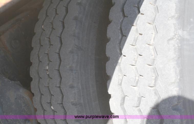 image for item A2445 1991 GMC 7000 lift truck