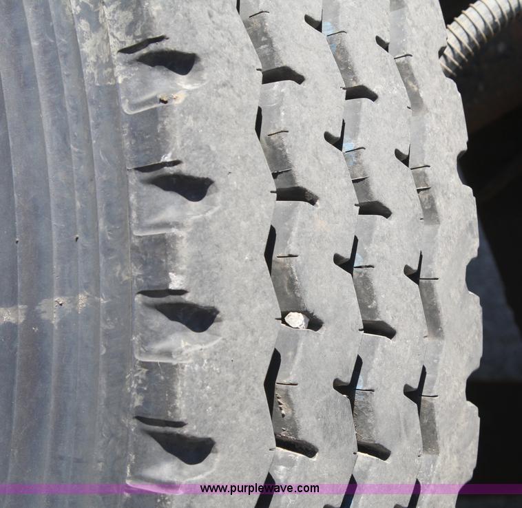 image for item A2445 1991 GMC 7000 lift truck