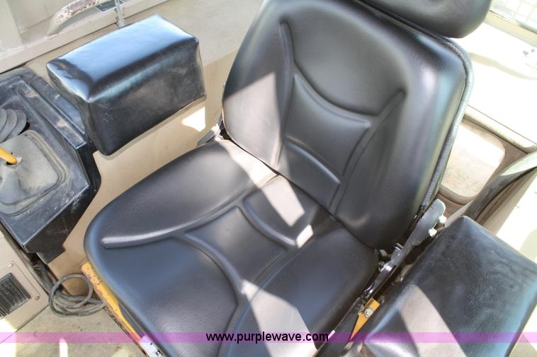 image for item A2478 1993 John Deere 555G track loader