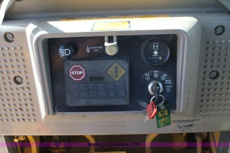 image for item A2478 1993 John Deere 555G track loader