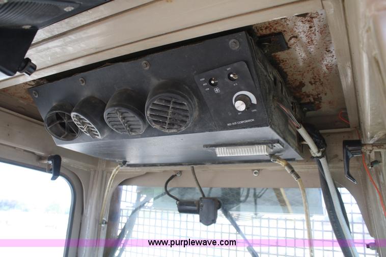 image for item A2478 1993 John Deere 555G track loader