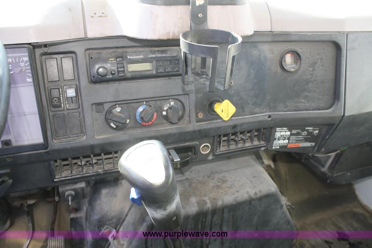 image for item A2480 1996 International 4900 dump truck