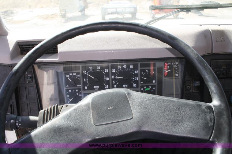 image for item A2480 1996 International 4900 dump truck