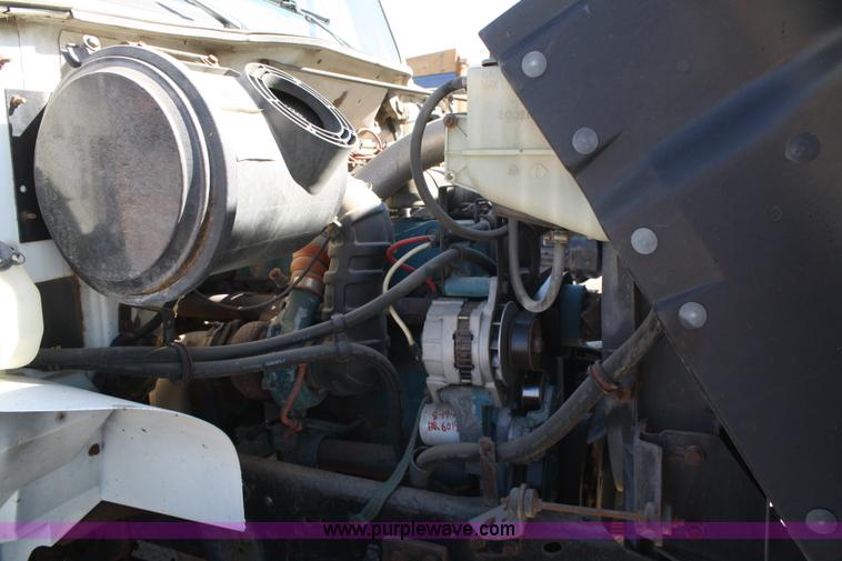 image for item A2480 1996 International 4900 dump truck