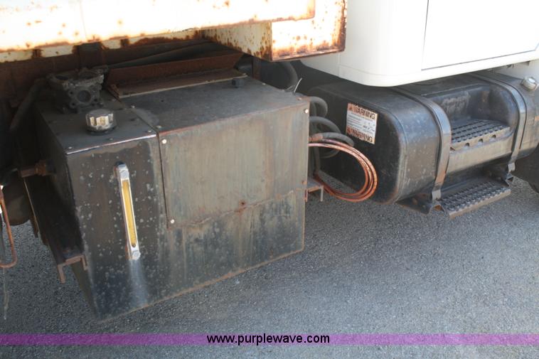 image for item A2480 1996 International 4900 dump truck