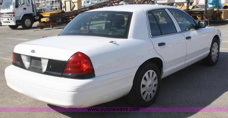 image for item A2499 2007 Ford Crown Victoria Police Interceptor