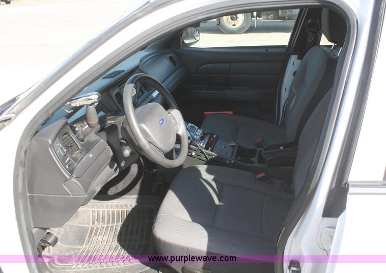 image for item A2499 2007 Ford Crown Victoria Police Interceptor