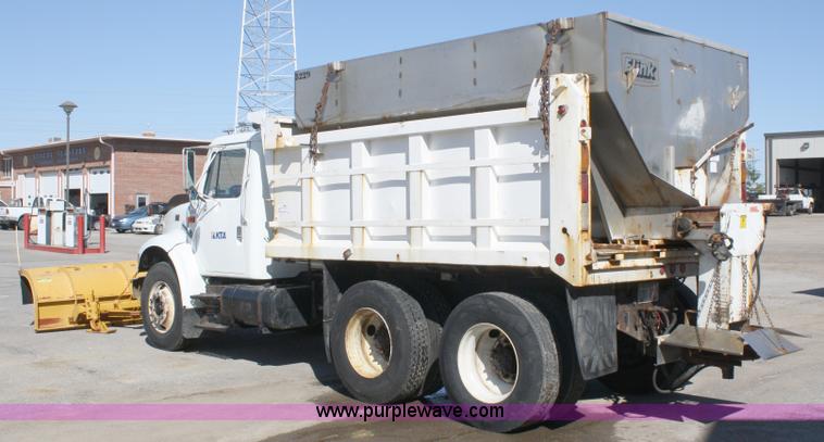 image for item A2500 1999 International 4900 dump truck