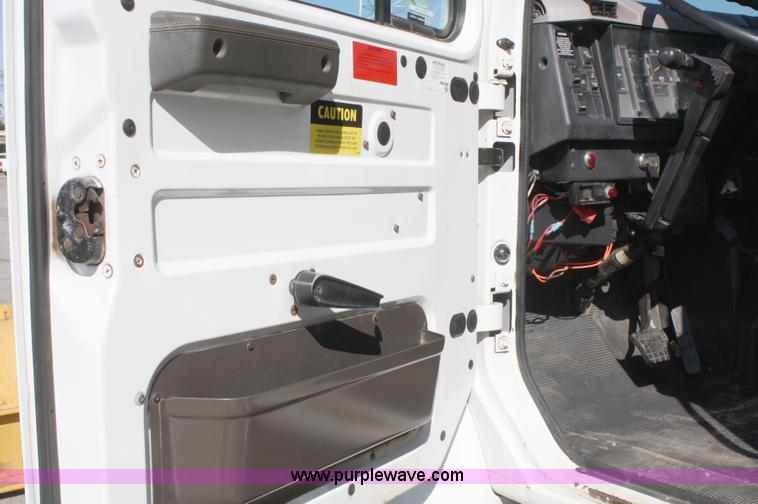 image for item A2500 1999 International 4900 dump truck