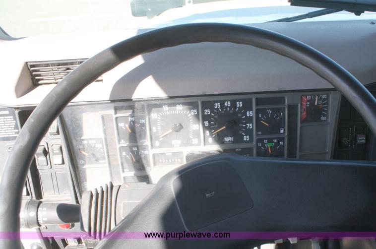 image for item A2500 1999 International 4900 dump truck