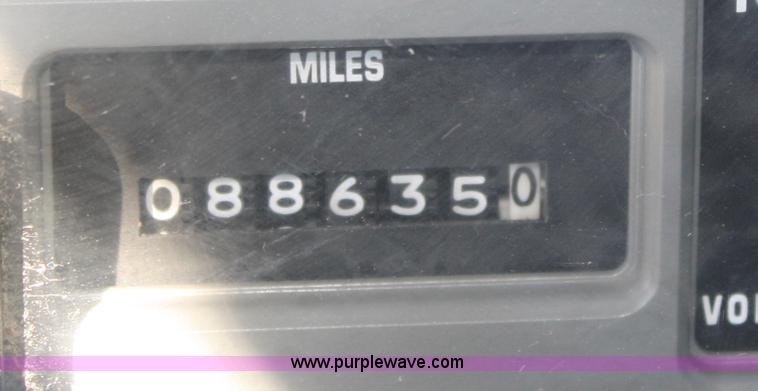 image for item A2500 1999 International 4900 dump truck