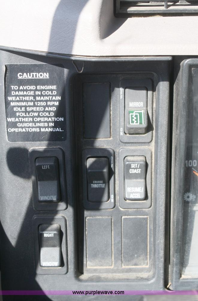 image for item A2500 1999 International 4900 dump truck