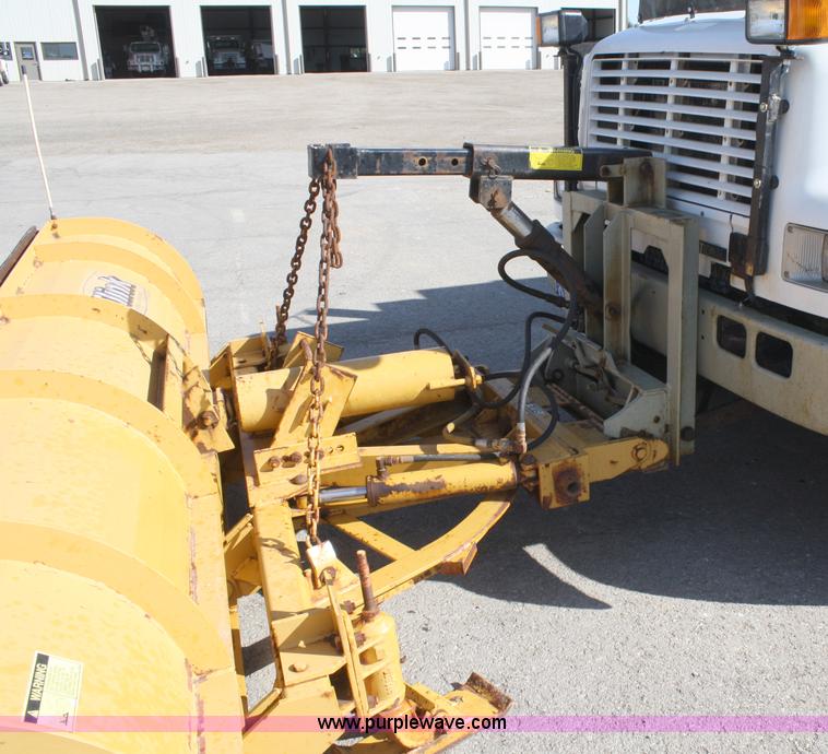 image for item A2500 1999 International 4900 dump truck