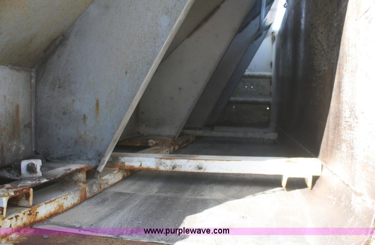 image for item A2500 1999 International 4900 dump truck