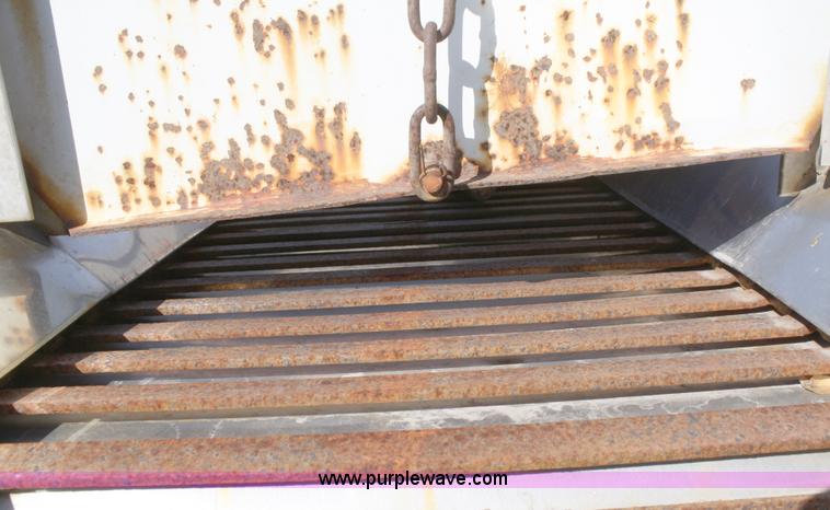 image for item A2500 1999 International 4900 dump truck