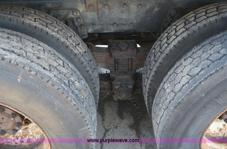 image for item A2500 1999 International 4900 dump truck