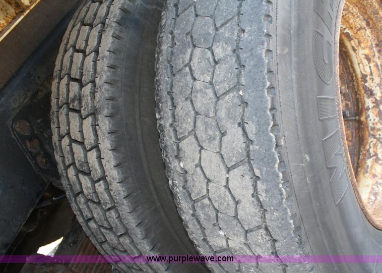 image for item A2500 1999 International 4900 dump truck