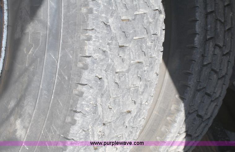 image for item A2500 1999 International 4900 dump truck