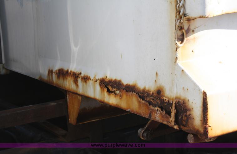 image for item A2500 1999 International 4900 dump truck