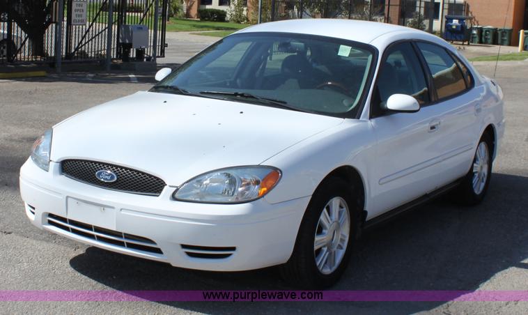 image for item A2871 2006 Ford Taurus SEL