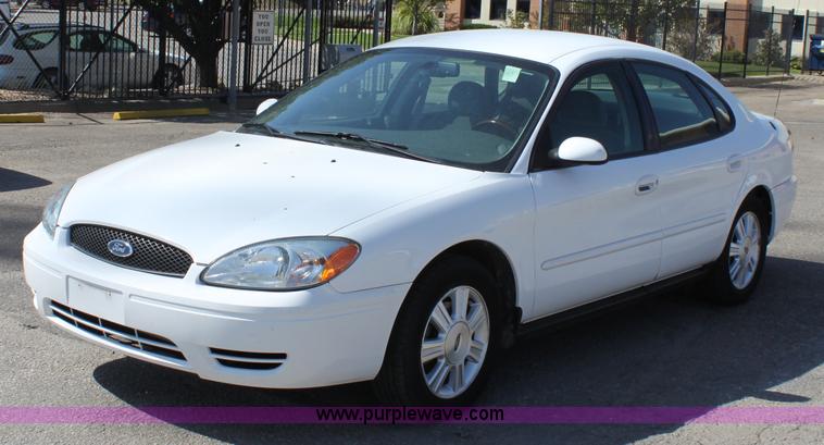 image for item A2871 2006 Ford Taurus SEL
