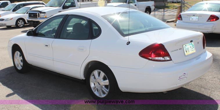 image for item A2871 2006 Ford Taurus SEL