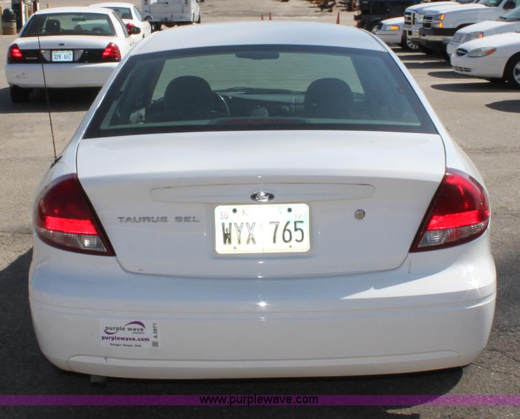 image for item A2871 2006 Ford Taurus SEL