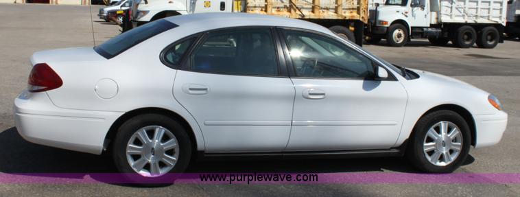 image for item A2871 2006 Ford Taurus SEL