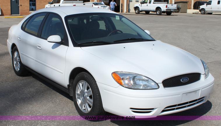 image for item A2871 2006 Ford Taurus SEL