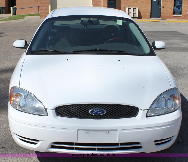 image for item A2871 2006 Ford Taurus SEL