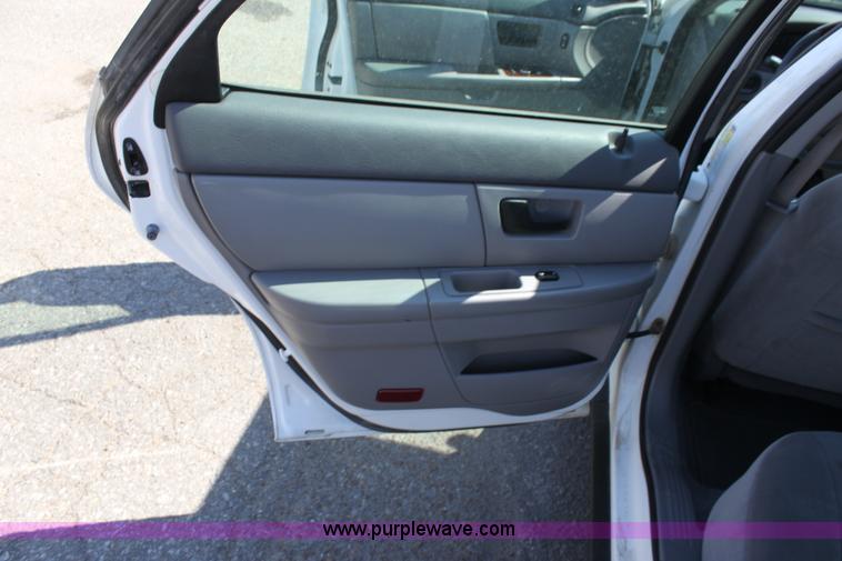 image for item A2871 2006 Ford Taurus SEL