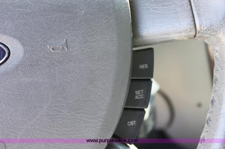 image for item A2871 2006 Ford Taurus SEL