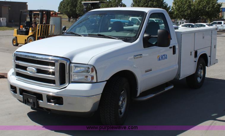 image for item A2874 2005 Ford F250 XLT Super Duty pickup truck