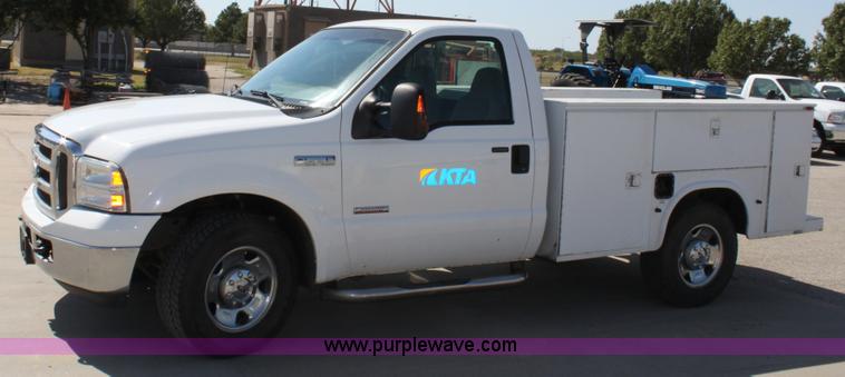 image for item A2874 2005 Ford F250 XLT Super Duty pickup truck