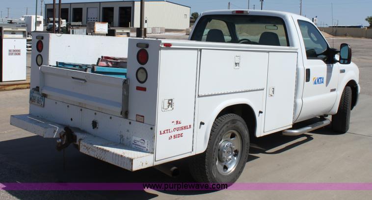 image for item A2874 2005 Ford F250 XLT Super Duty pickup truck