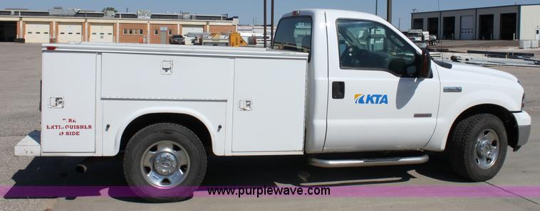 image for item A2874 2005 Ford F250 XLT Super Duty pickup truck